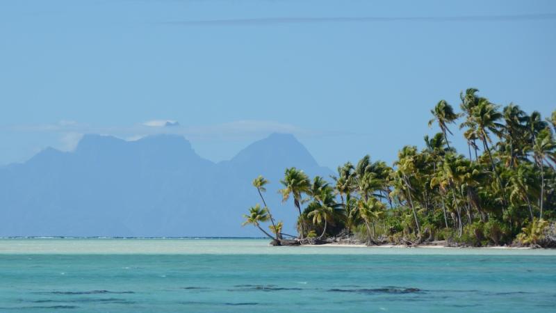 Tetiaroa atoll and Tahiti, a high island